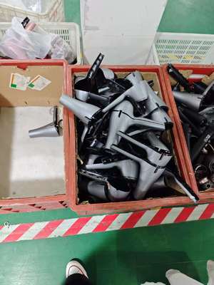 Keramik-Haarstyler mit 25mm Lockenstab, 1 Jahr Garantie und 110-240V Spannung für glatte, glänzende Locken